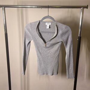 CARMEN super HOT grey quarter zip ribbed shirt. Gold zipper detail. NEVER WORN.